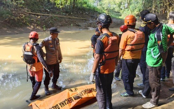 Kabar Duka dari Ngawi, Remaja Hanyut di Sungai Ditemukan Tak Bernyawa Setelah Pencarian Maraton
