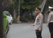 Optimalkan Pelayanan Lalu Lintas, Kapolres Blitar dan Jajaran Turun Langsung ke Jalan 9 Kapolres Blitar turun langsung optimalkan pelayanan lalu lintas demi kelancaran aktivitas warga di titik rawan macet Kab Blitar.