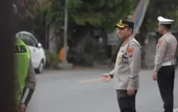 Optimalkan Pelayanan Lalu Lintas, Kapolres Blitar dan Jajaran Turun Langsung ke Jalan 3 Kapolres Blitar turun langsung optimalkan pelayanan lalu lintas demi kelancaran aktivitas warga di titik rawan macet Kab Blitar.