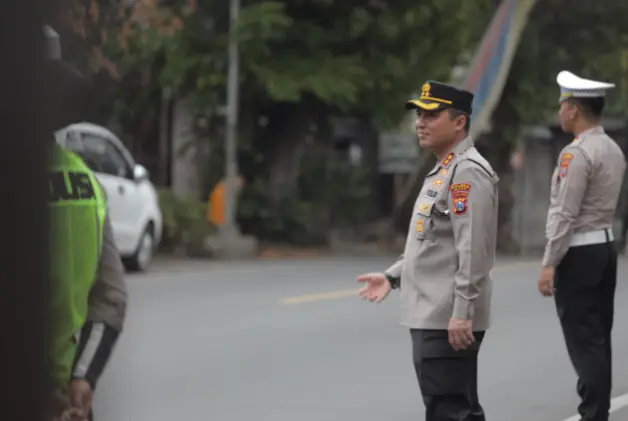 Kapolres Blitar turun langsung optimalkan pelayanan lalu lintas demi kelancaran aktivitas warga di titik rawan macet Kab Blitar.