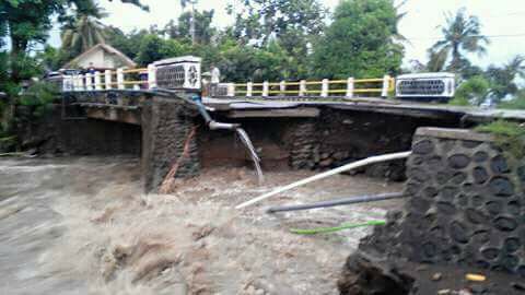 Kapolres terseret arus di jembatan ini