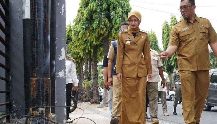 Kediri Giatkan Penertiban Tiang Kabel Ilegal, Demi Kota Lebih Rapi