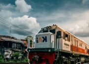 Kereta Api Sangkuriang Terlambat 13 Menit Akibat Tabrak Orang Tidak Dikenal di Sidoarjo