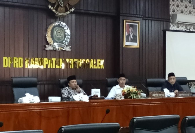 Kerusakan Infrastruktur Jalan di Trenggalek , Direspon Banggar DPRD Saat Raker Bersama TAPD