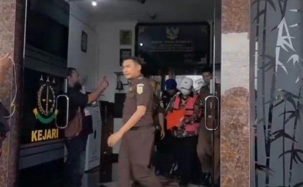 Ketua Komisi II DPRD Ngawi Ditahan Terkait Dugaan Korupsi Lahan Pabrik