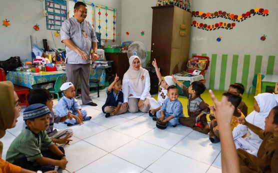 Ketua TP PKK Jakarta Pusat Cegah Nyamuk, Bikin Kagum