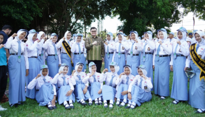 Kisah Mas Dhito, Bupati Kediri Menjemput Ribuan Anak Kembali ke Sekolah di Kediri