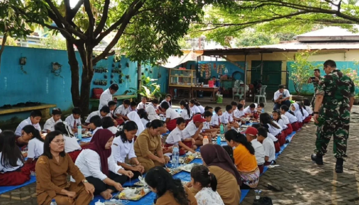 Kodam I BB Bagikan Makanan Bergizi Gratis untuk 650 Siswa di Medan, Dukung Generasi Emas