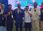 MEMO, SURABAYA – Ambisi besar untuk menjadi tuan rumah Porprov Jatim 2029 sport tourism Kediri kini resmi bergulir setelah proposal kesiapan diserahkan langsung dalam Rapat Kerja Provinsi KONI Jawa Timur di Surabaya, Rabu (24/6/2026). Langkah strategis ini diambil demi menggerakkan roda ekonomi daerah sekaligus memperkuat pembinaan atlet berprestasi secara berkelanjutan. Pihak otoritas wilayah tidak ingin membuang kesempatan emas untuk mengambil peran sentral dalam ajang olahraga terbesar di tingkat regional ini. Konsep wisata olahraga diyakini mampu menjadi motor penggerak baru bagi kesejahteraan masyarakat lokal. Target Efek Ganda Lewat Tuan Rumah Porprov Jatim 2029 Sport Tourism Kediri Ajang bergengsi ini diproyeksikan mampu mendatangkan ribuan tamu yang akan memadati sudut-sudut kota selama kompetisi berlangsung. Dampak positifnya diyakini akan langsung menyentuh para pelaku usaha mikro hingga industri pariwisata makro. Ketua KONI Kota Kediri, Eko Agus Koko, menyatakan bahwa kompetisi ini bukan sekadar ajang adu bakat atlet daerah. Lebih dari itu, event ini adalah magnet ekonomi yang sangat masif bagi seluruh sektor penunjang. "Muara akhir dari konsep sport tourism yang kita usung adalah menjadi tuan rumah Porprov Jatim 2029 sport tourism Kediri," ujar Koko dengan optimis. Beliau menambahkan, "Saat event berlangsung, kota kita akan dipenuhi oleh ribuan atlet, pelatih, hingga ofisial dari berbagai daerah, yang otomatis mendongkrak sektor perhotelan, kuliner, dan transportasi lokal." Dukungan Penuh Wali Kota Vinanda Prameswati Kesiapan Infrastruktur dan Fasilitas Pendukung Langkah besar ini terwujud berkat restu dan dukungan penuh dari Wali Kota Kediri, Vinanda Prameswati. Segala kelengkapan administrasi dan surat kesediaan resmi telah disiapkan dengan matang untuk memuluskan proses seleksi di tingkat provinsi. Wakil Ketua Umum I KONI Kota Kediri, Deddy Setyawan Priambodo, memaparkan seluruh keunggulan wilayah di hadapan para peserta Rakerprov. Kesiapan tersebut mencakup berbagai aspek krusial penunjang kelancaran acara. "Kami sudah berkoordinasi matang dengan jajaran Pemkot Kediri dan dengan bangga menyatakan sangat siap memfasilitasi gelaran akbar ini," tegas Deddy saat presentasi. Ia merinci bahwa ketersediaan venue olahraga, penginapan yang representatif, layanan kesehatan prima, hingga akses transportasi sangat menunjang kenyamanan para peserta kelak. Proses Matang Sejak Tahun Lalu Persiapan menuju pencalonan ini ternyata bukan rencana semalam melainkan sudah dirancang sejak Oktober 2025. Pihak manajemen olahraga bergerak cepat merespons peluang emas ini dengan melakukan konsultasi intensif bersama jajaran pengurus tingkat provinsi. Tidak tanggung-tanggung, studi banding langsung dilakukan ke wilayah Malang Raya yang sukses menggelar agenda serupa sebelumnya. Langkah ini dilakukan demi menyerap formula sukses pengelolaan acara skala besar. Humas KONI Kota Kediri, Rino Hayyu Setyo, membagikan pengalamannya saat menggali ilmu di kota tetangga tersebut. Proses adopsi strategi dilakukan agar eksekusi di lapangan berjalan tanpa celah. "Kami berdiskusi banyak hal mendalam dengan pengurus KONI Jatim serta Malang, mulai dari tata kelola venue hingga cara memaksimalkan dampak ekonomi bagi masyarakat," tutur Rino. Guna mematangkan konsep Kediri City Tourism, serangkaian Focus Group Discussion (FGD) juga telah digelar bersama berbagai pihak terkait. Hal ini memastikan seluruh elemen masyarakat satu suara mendukung kesuksesan acara. Persaingan Ketat Menuju Porprov Jatim XI Kota Tahu tidak sendirian dalam perebutan status bergengsi sebagai pusat pelaksana pesta olahraga ini. Ada dua daerah lain yang juga resmi mengajukan diri, yaitu Kabupaten Jember dan Kabupaten Kediri. Meski bersaing ketat dengan tetangga sendiri, pihak panitia tetap optimis modal rekam jejak mumpuni mereka akan menjadi nilai plus di mata tim penilai. Pengalaman menggelar berbagai event regional menjadi kartu as yang diandalkan. Dengan infrastruktur olahraga yang terus bersolek dan komitmen penuh dari pimpinan daerah, target memenangkan proses seleksi ini dirasa sangat realistis. Pihak penyelenggara optimistis mampu memberikan suguhan kompetisi sekaligus destinasi wisata yang tak terlupakan.