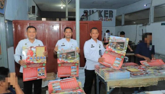 Karya Warga Binaan Lapas Blitar Produksi Ribuan Yearbook Sekolah dan Kalender Tahun 2026
