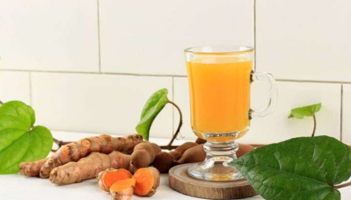 Kunyit Bukan Sekadar Bumbu! Ini 5 Manfaat Dahsyat Air Kunyit yang Wajib Kamu Tahu