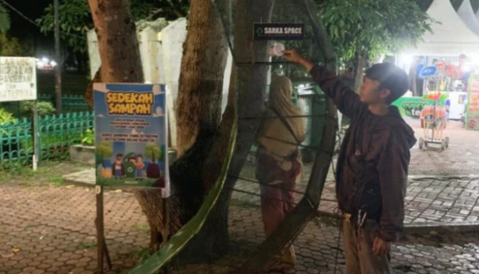 Langkah Hijau Volume Sampah Ramadhan Di Bondowoso Potensi Meningkat Sarkaspace Hadirkan Drop Box Khusus Botol Plastik Untuk Jaga Kebersihan Kota