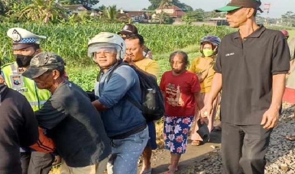 Lari Pagi di Rel Kereta Api, Tersambar Gerbong KA Gajayana