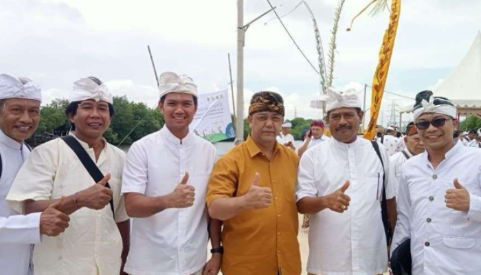 Laut Bekasi Jadi Saksi Ritual Melasti Umat Hindu yang Penuh Makna