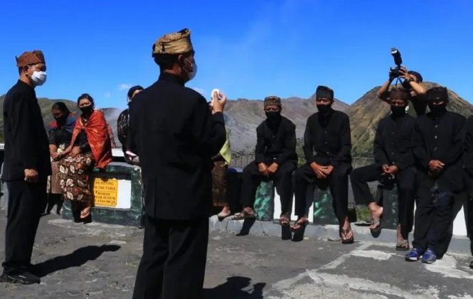 Lautan Pasir Gunung Bromo Tertutup untuk Wisatawan Selama Perayaan Yadnya Kasada