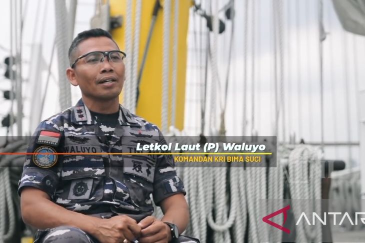 Letnan Kolonel Laut (P) Waluyo Kuli bangunan yang kini menjadi Komandan KRI Bima Suci