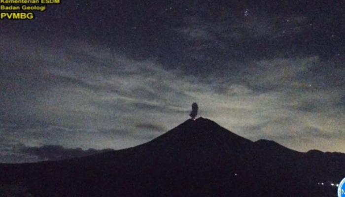 Letusan Dahsyat Gunung Semeru: Kolom Abu Mencapai 900 Meter, Warga Diminta Waspada!