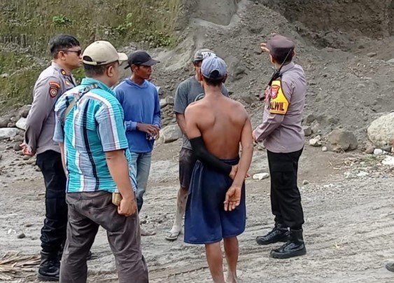 Longsor Sungai Ngobo Kediri Timpa Pekerja Tambang Pasir Saat Santap Siang