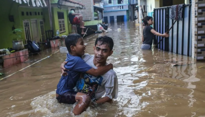 Luapan Ciliwung Makin Parah, Puluhan RT Terendam Banjir