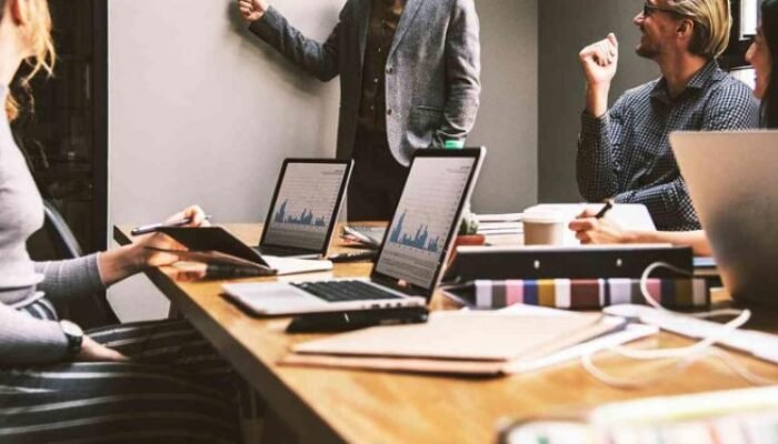 Lulusan Terbaik pun Gigit Jari, Pasar Kerja Marathon, Saatnya Jadi Pelari Mandiri