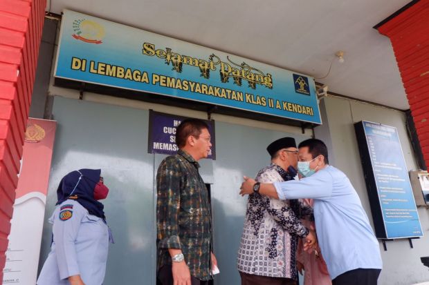 Mantan Wali Kota Kendari Asrun Bebas dari Penjara