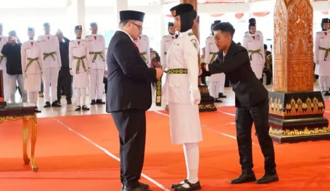 Mas Dhito Kukuhkan 75 Paskibraka Kabupaten Kediri