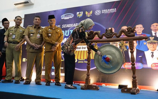 Mbak Wali Buka Seminar Internasional Pemuda Kota Kediri Minta Generasi Muda Berani Inovasi