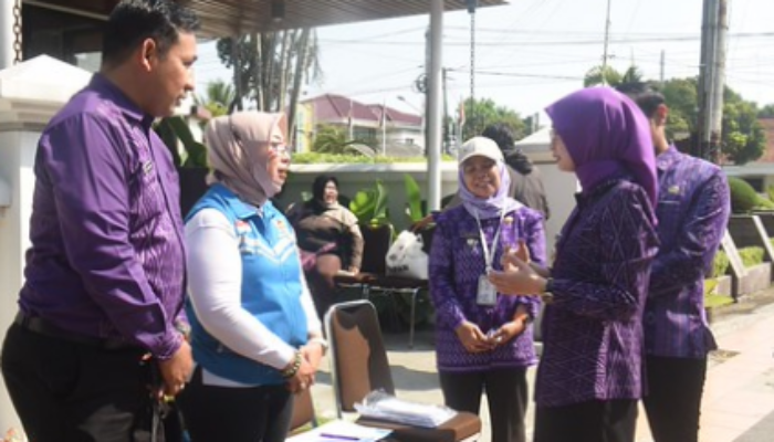 Mbak Wali Cek Mesin Penyalur Logistik Pastikan Program Digitalisasi Bantuan Sosial Pangan Tepat