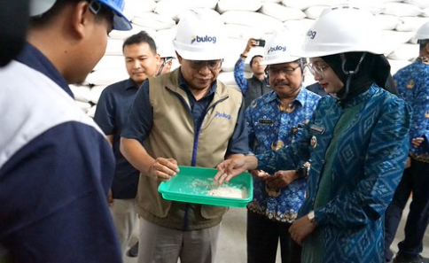 Mbak Wali Tinjau Gudang Cadangan Pangan Pastikan Pasokan Bahan Pokok Kota Kediri Melimpah