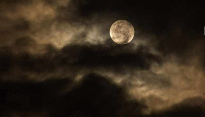 Membedah Gelap Terang Malam 1 Suro, Tirakat Sunyi dan Perlawanan Leluhur Jawa