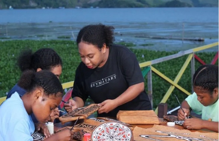 Dinas Koperasi dan Usaha Mikro Kecil Menengah Bina Usaha ekonomi kreatif pemuda Jayapura