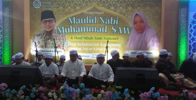 Memperingati Maulid Nabi Muhammad SAW Dan Haul Mbah Amir Zamzuri Gunung Anyar 