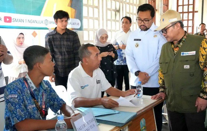 Mendikdasmen Apresiasi Kelancaran SPMB di Nganjuk, Kolaborasi dan Digitalisasi Jadi Kunci