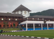 Mendung dan Angin Menyambut Parade Senja Mundur, Presiden Prabowo Pimpin Upacara Penurunan Bendera