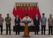 Mensesneg Mendadak Jadi ‘Corong’ Presiden, Ada Apa di Balik Layar