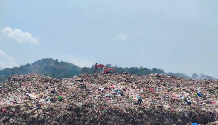 Menteri LH: 73% TPA di Lampung Belum Memenuhi Standar, Pengelolaan Sampah Harus Diubah