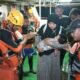Mesin Mati di Tengah Samudra, Puluhan Wisatawan Dievakuasi Tim SAR
