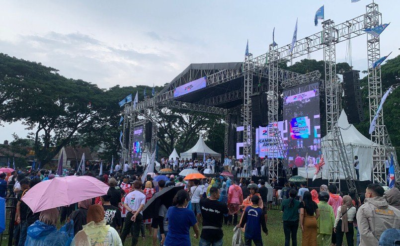 Meski Hujan Antusias Warga Hadiri Kmpanye Akbar Paslon 02