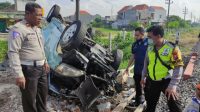 Tabrakan Mobil vs Kereta Api di Lintasan KA Tanpa Palang Pintu, 1 Tewas