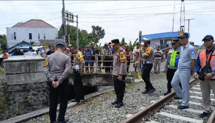 Mobil Pemudik Hancur Ditabrak Kereta di Sukoharjo, 4 Nyawa Melayang