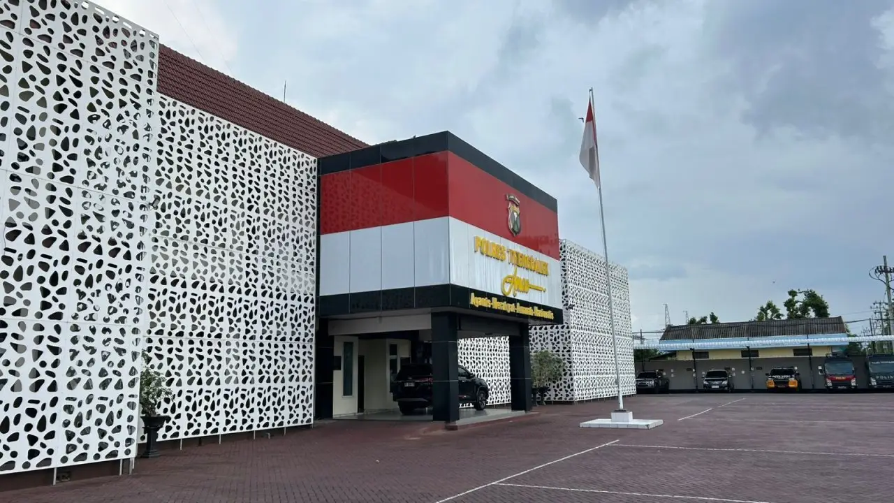 Modus jual beli ompreng MBG berujung petaka. Warga Trenggalek rugi hingga Rp800 juta