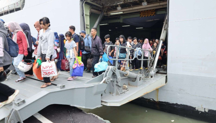 Mudik Gratis Naik Kapal Perang: Ratusan Pemudik Tiba dengan Selamat di Surabaya