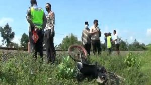 Nekat Terobor Perlintasan Kereta Api, 2 Pemotor di Kendal Tewas Bersimbah Darah