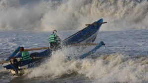 Nelayan Diterpa Angin Laut, Mati Digulung Ombak Besar