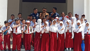 Outing Class SDN Pangarangan 3: Asesmen Terpadu dan Kontribusi untuk Petani Garam