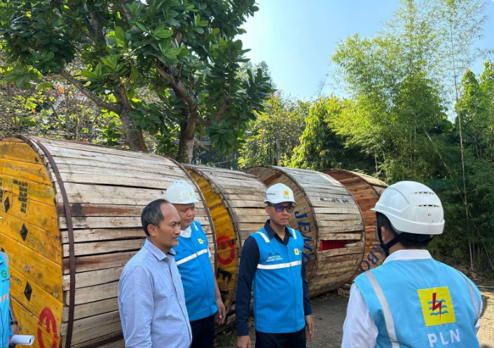 PLN Revitalisasi Jaringan Kelistrikan di Kampus UGM Yogyakarta Menggunakan Kabel Bawah Tanah untuk Pertama Kalinya
