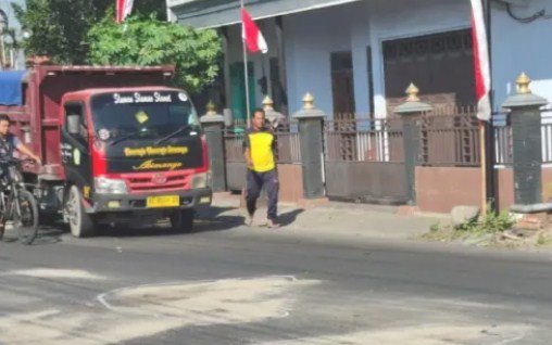 Pagi Kelabu di Tugurejo Kabupaten Kediri, Dua Nyawa Melayang di Tengah Jalan Raya