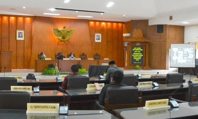 Paripurna DPRD Kabupaten Kediri Dengarkan Penjelasan Ranperda APBD tahun 2025 dari PJ Bupati