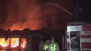 Pasar Bululawang di Kabupaten Malang Terbakar, Puluhan Kios Hangus