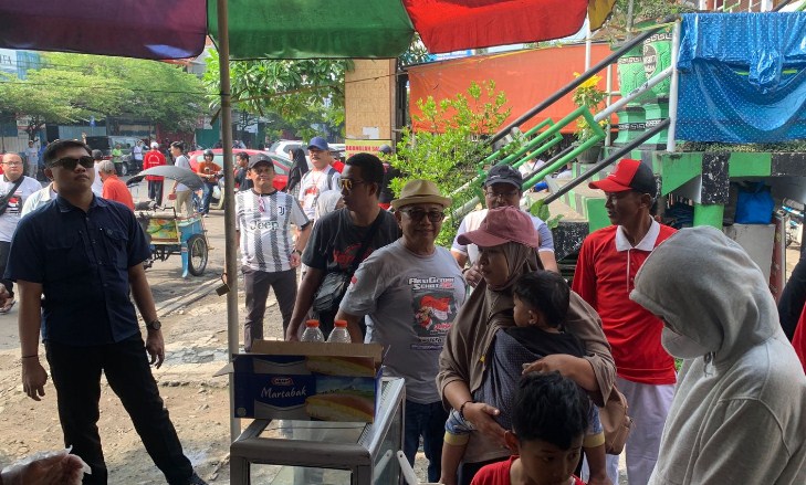 Paslon Rizky Blusukan Pasar Wlingi, Apa Harapan Ratusan Pedagang?